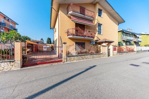 casa indipendente in vendita a Lainate