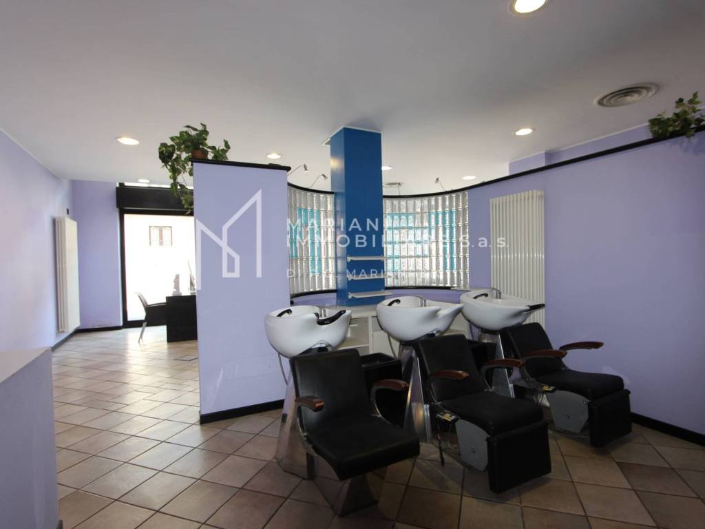 negozio in vendita a Legnano