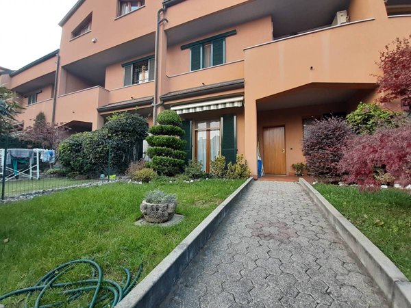 casa indipendente in vendita a Legnano