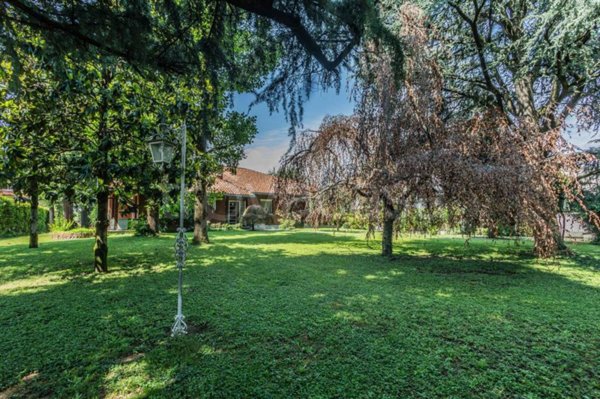 casa indipendente in vendita a Legnano