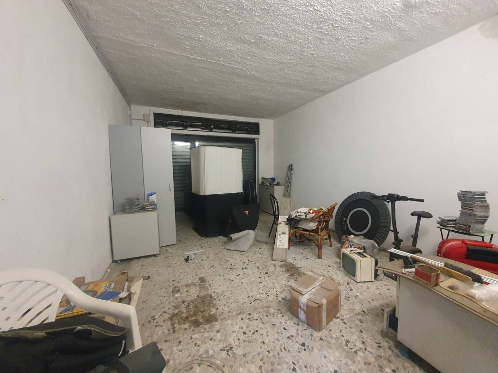negozio in vendita a Legnano
