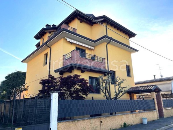 casa indipendente in vendita a Legnano