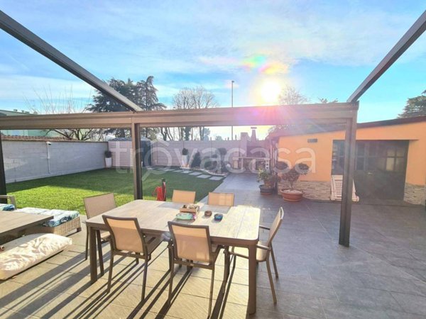 casa indipendente in vendita a Legnano