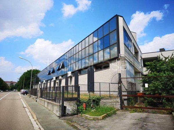 negozio in vendita a Legnano