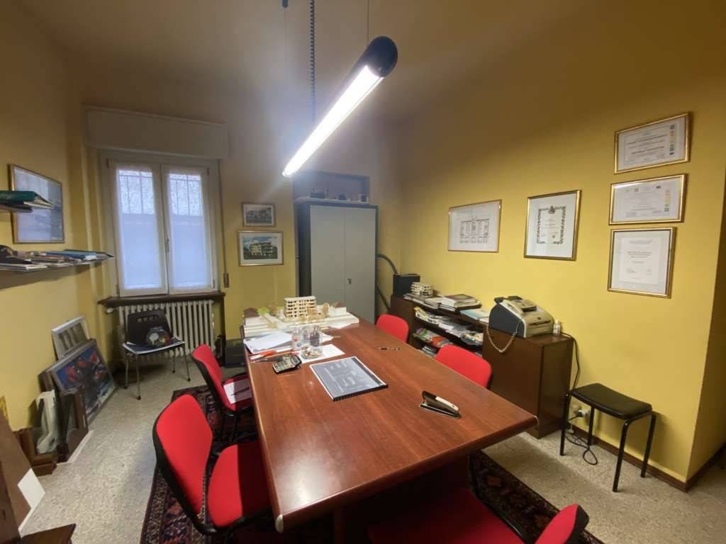 locale commerciale in vendita a Legnano