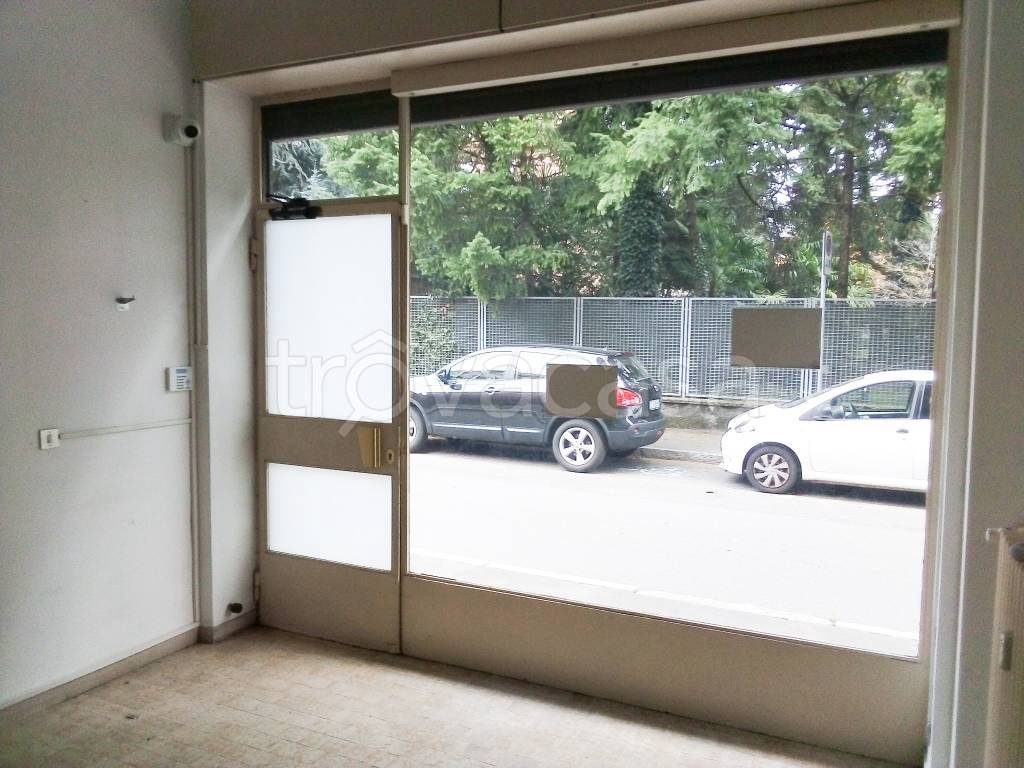 negozio in vendita a Legnano