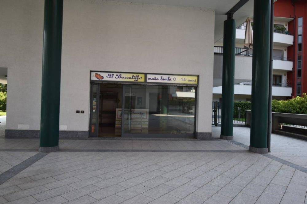 locale commerciale in vendita a Legnano