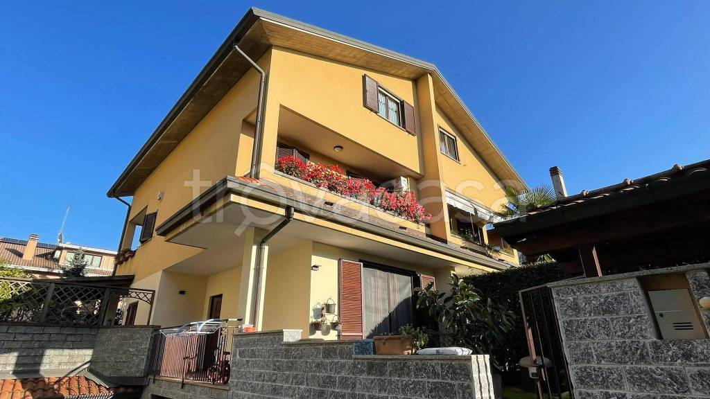 casa indipendente in vendita a Legnano