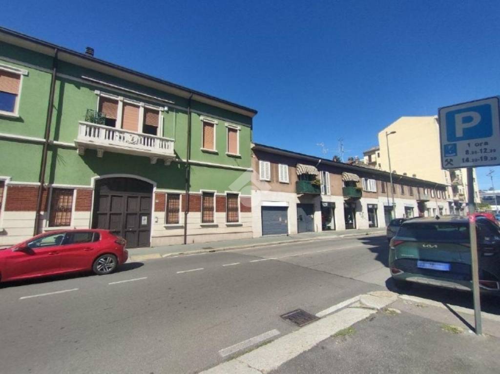 negozio in vendita a Legnano