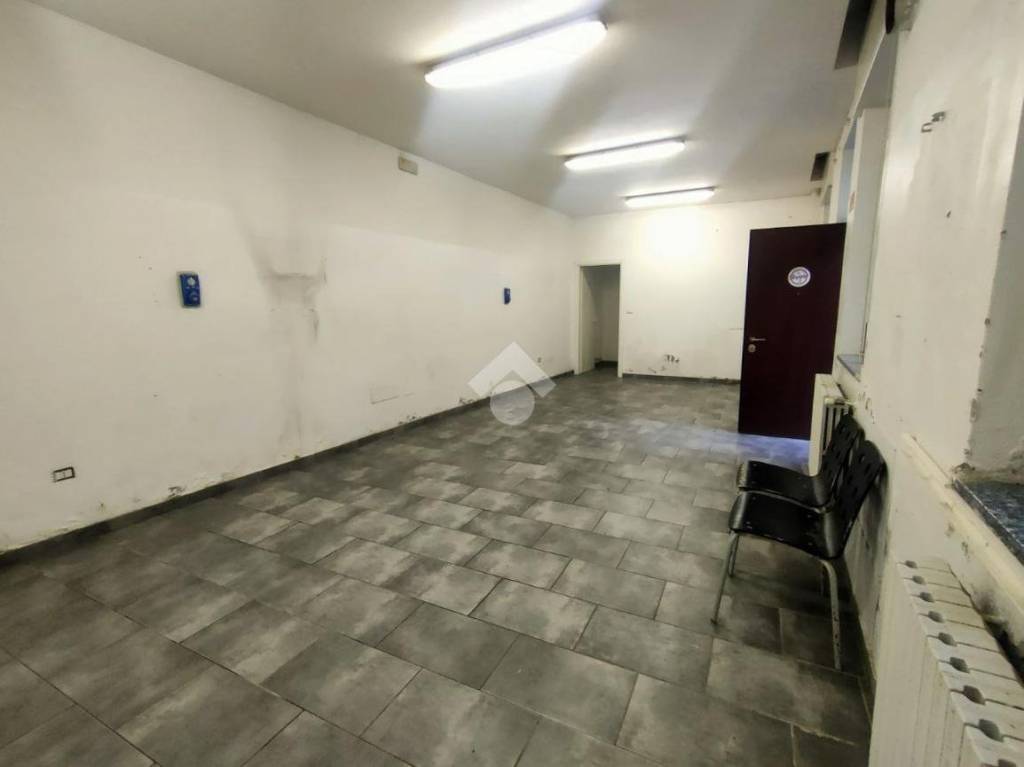 negozio in vendita a Legnano