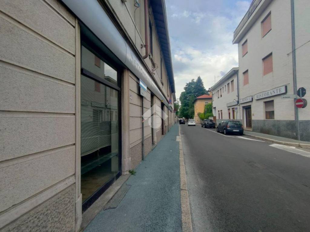 negozio in vendita a Legnano