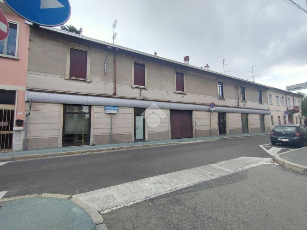 negozio in vendita a Legnano