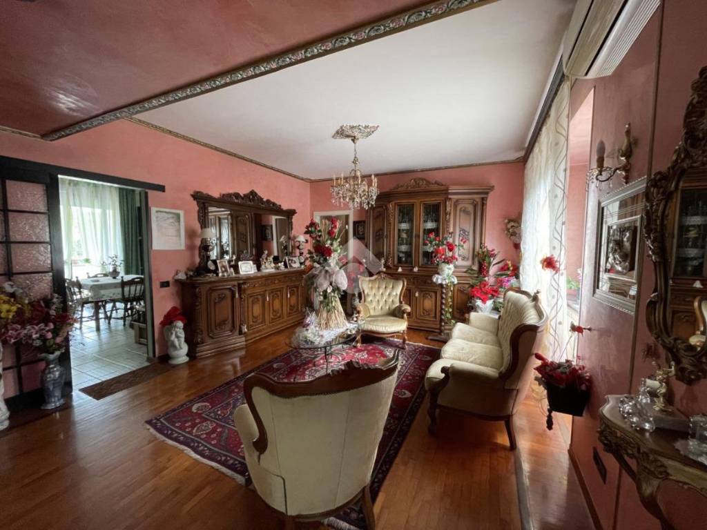 casa indipendente in vendita a Legnano