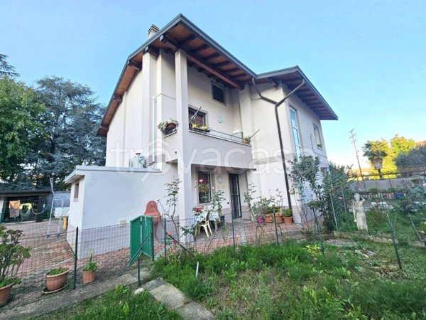 casa indipendente in vendita a Legnano