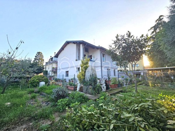 casa indipendente in vendita a Legnano