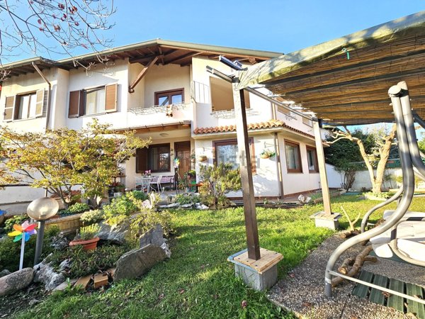 casa indipendente in vendita a Legnano