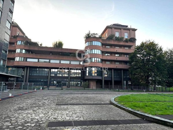 negozio in vendita a Legnano