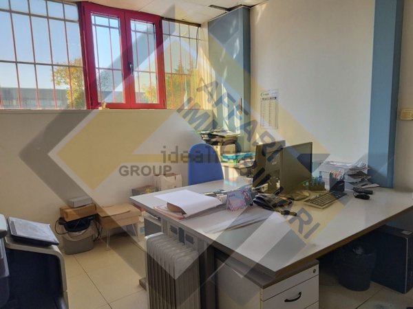 capannone in vendita a Legnano