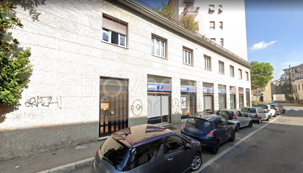 negozio in vendita a Legnano