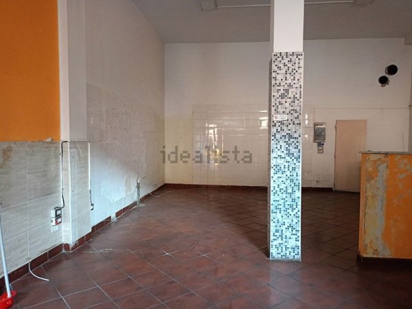 locale commerciale in vendita a Legnano