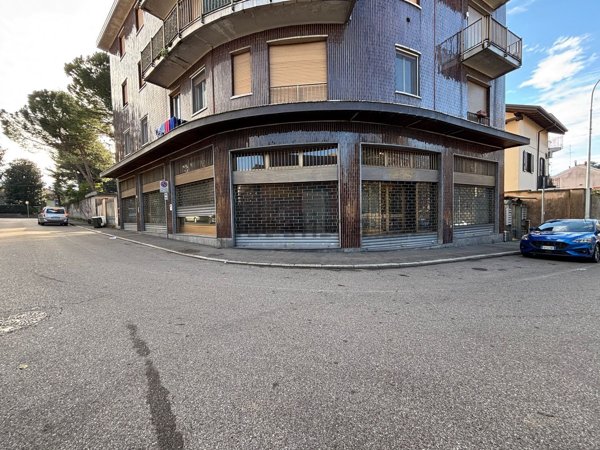 negozio in vendita a Legnano