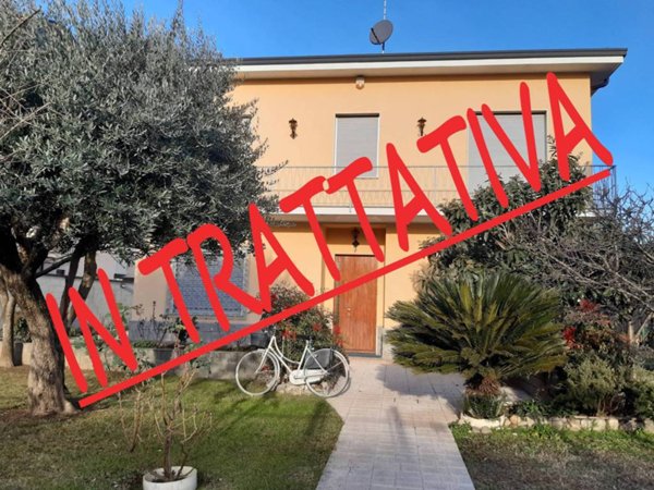casa indipendente in vendita a Legnano