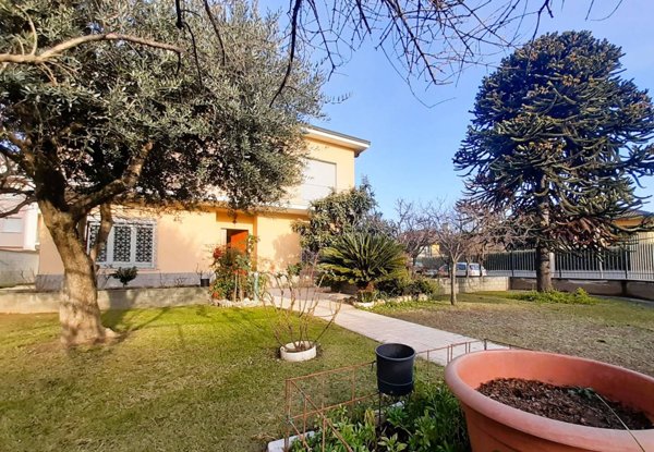 casa indipendente in vendita a Legnano
