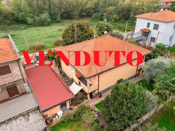 casa indipendente in vendita a Legnano