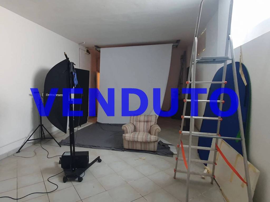 negozio in vendita a Legnano