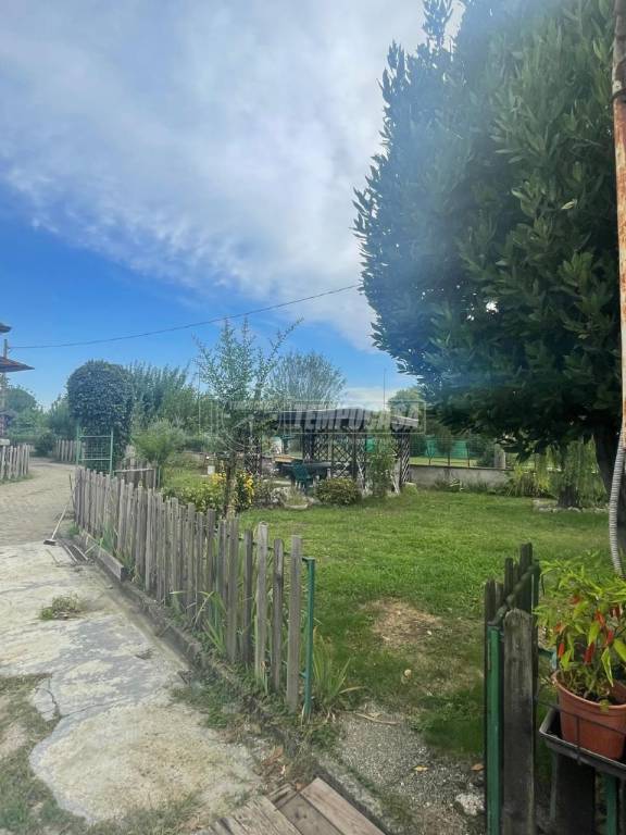 casa indipendente in vendita a Legnano