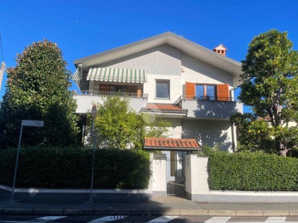 casa indipendente in vendita a Legnano