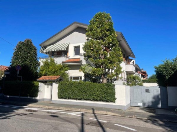 casa indipendente in vendita a Legnano