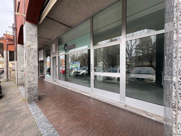 locale commerciale in vendita a Legnano