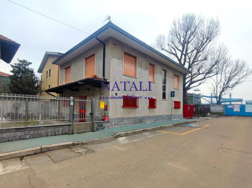 casa indipendente in vendita a Legnano