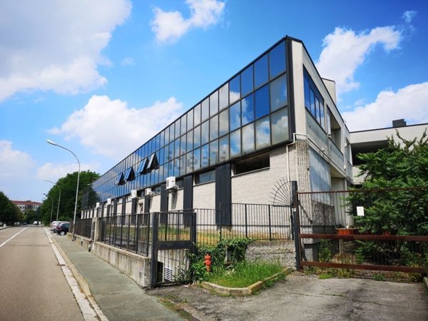 negozio in vendita a Legnano