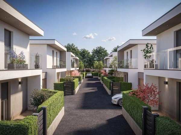 casa indipendente in vendita a Legnano