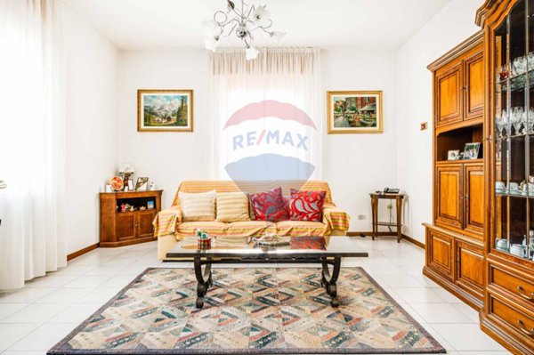 casa indipendente in vendita a Legnano