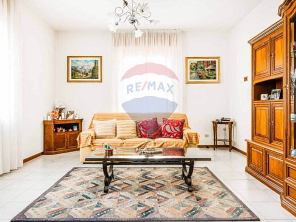 casa indipendente in vendita a Legnano