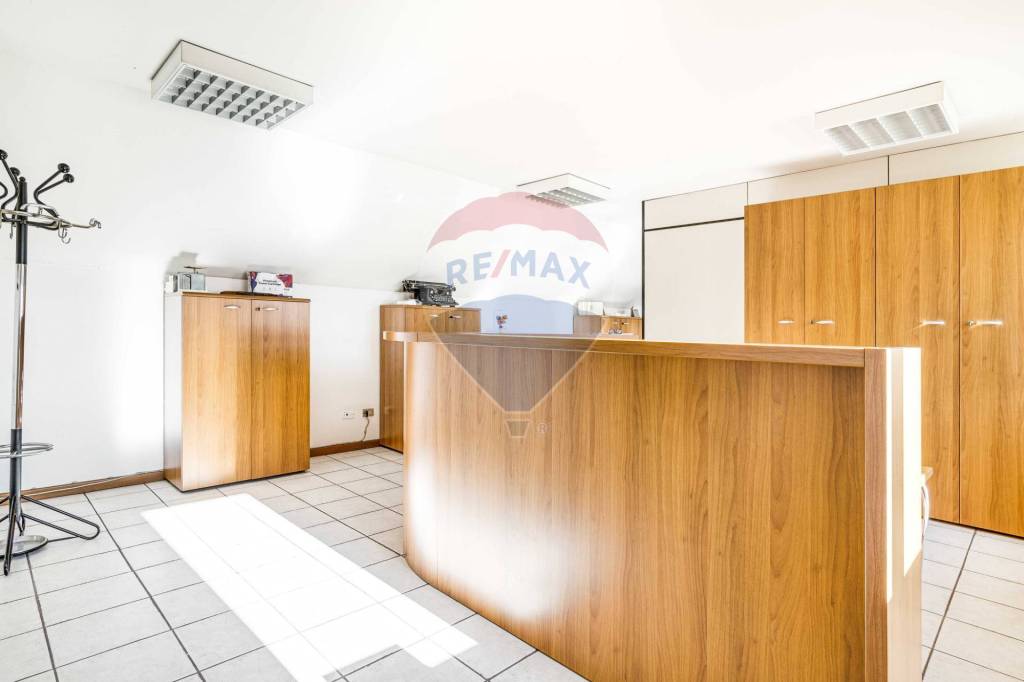 negozio in vendita a Legnano