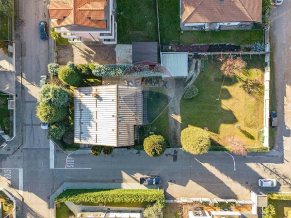 casa indipendente in vendita a Legnano