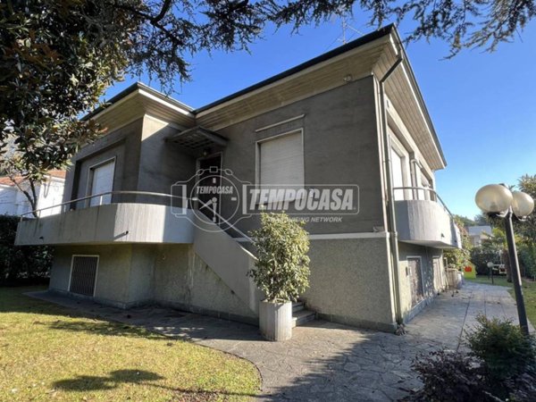 casa indipendente in vendita a Legnano