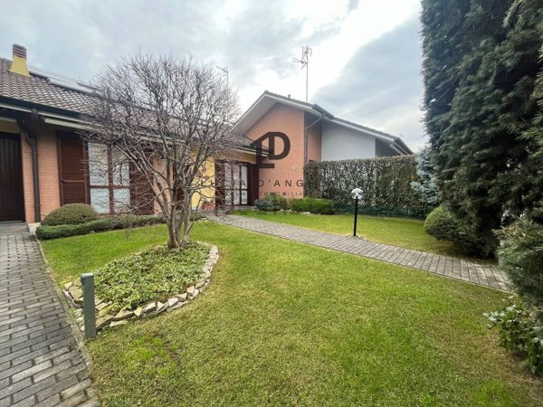 casa indipendente in vendita a Legnano