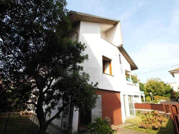 casa indipendente in vendita a Legnano