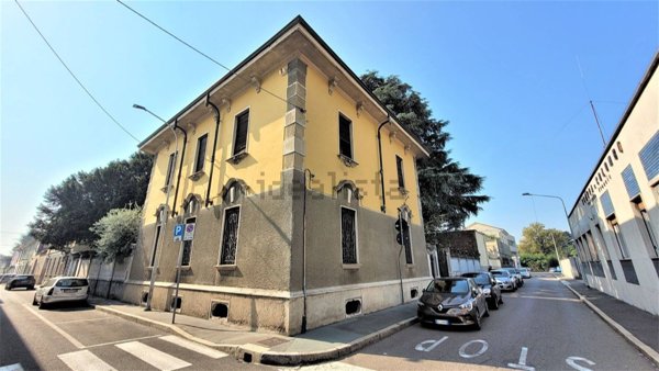 casa indipendente in vendita a Legnano