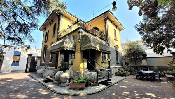 casa indipendente in vendita a Legnano
