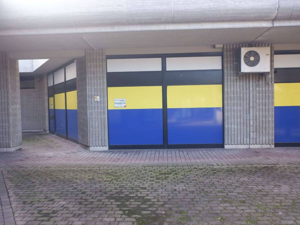 negozio in vendita a Legnano
