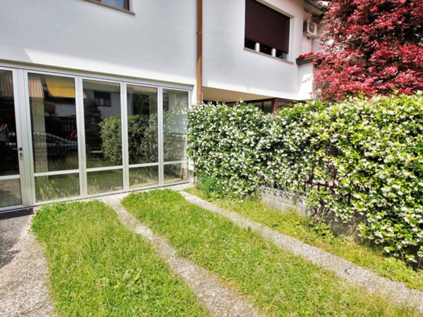 casa indipendente in vendita a Legnano