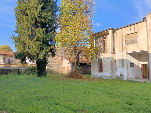 casa indipendente in vendita a Legnano