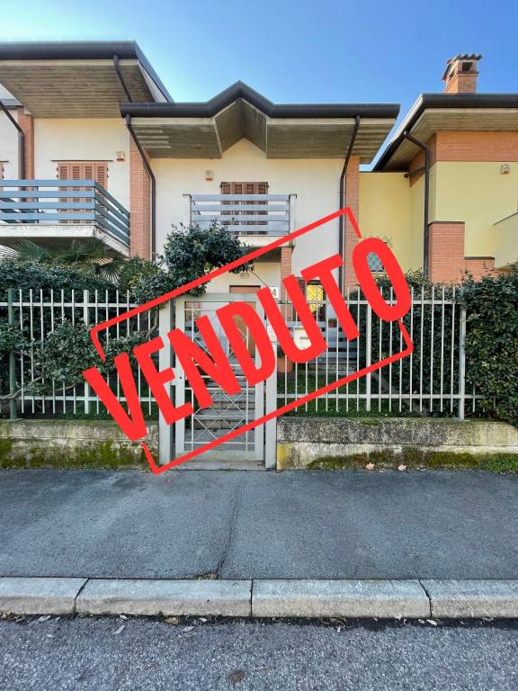 casa indipendente in vendita a Legnano