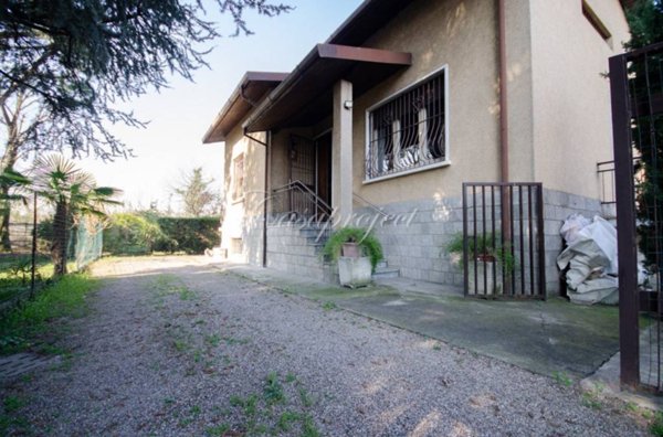 casa indipendente in vendita a Legnano